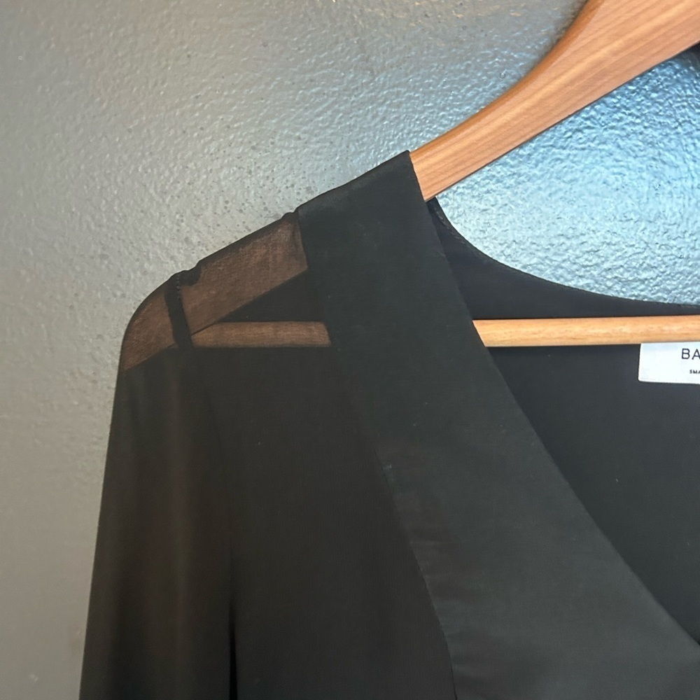 Bailey 44 sheer flowing slit blouse- I believe silk size S excellent cond - Picture 7 of 10